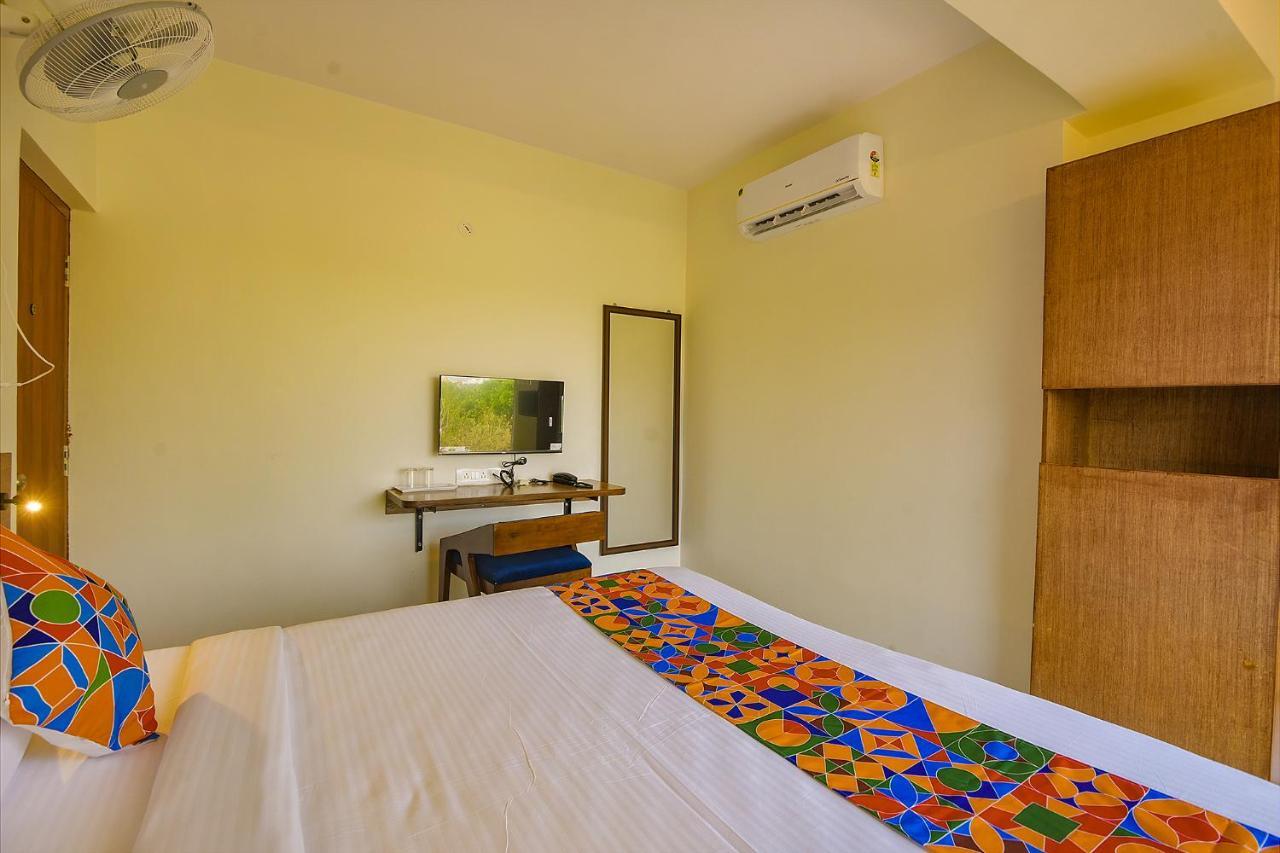 Fabhotel Gr Lake View - Btm Layout Bangalore Bagian luar foto